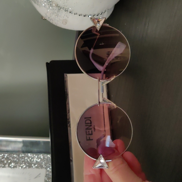 Gorgeous Authentic FENDI women sunglasses with crystals on the side - Picture 8 of 14
